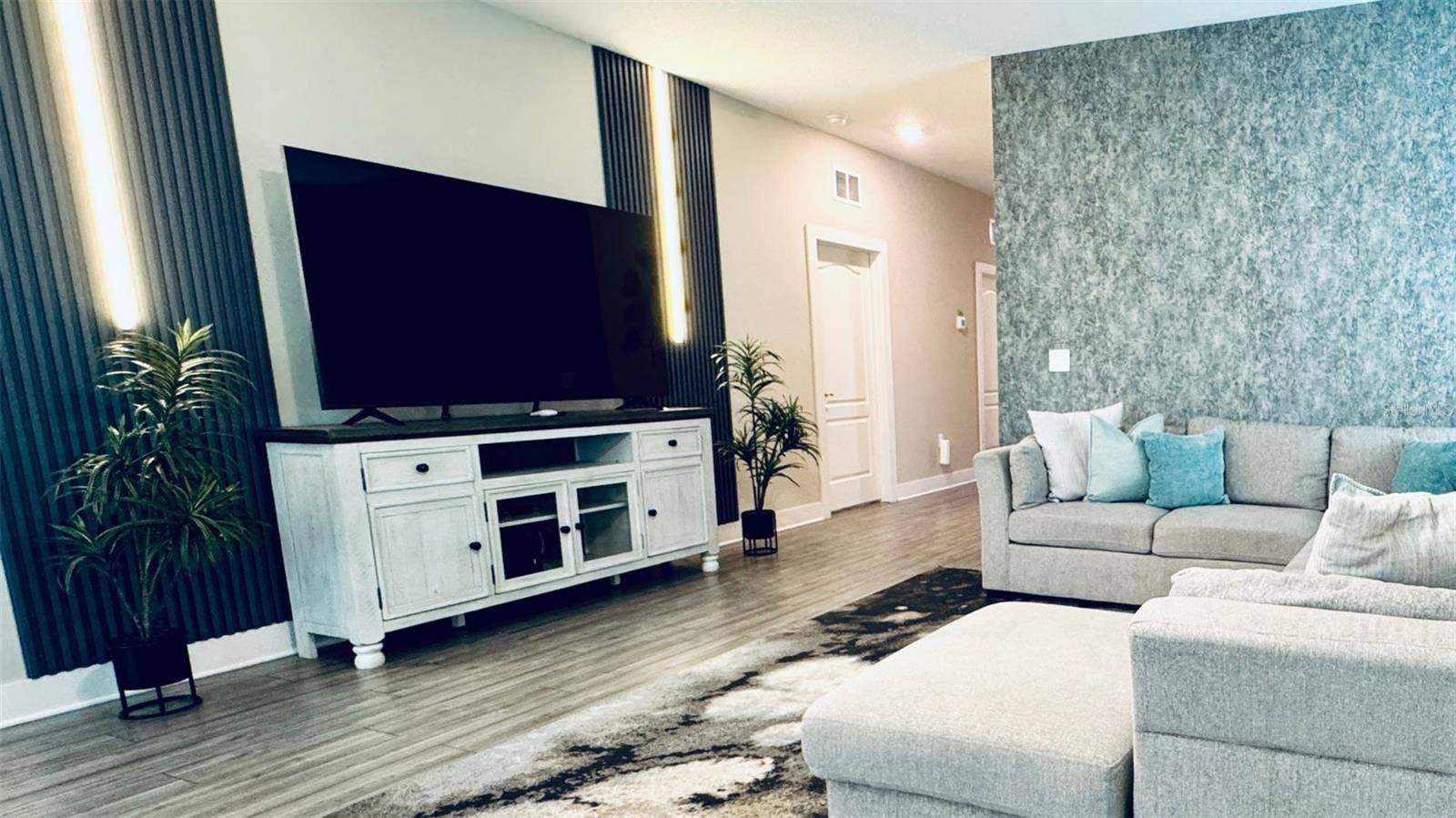 7958 HAVERHILL WAY, Kissimmee, FL 34747 Open-concept living and dining area, fully furnished and designed for comfort and entertaining.