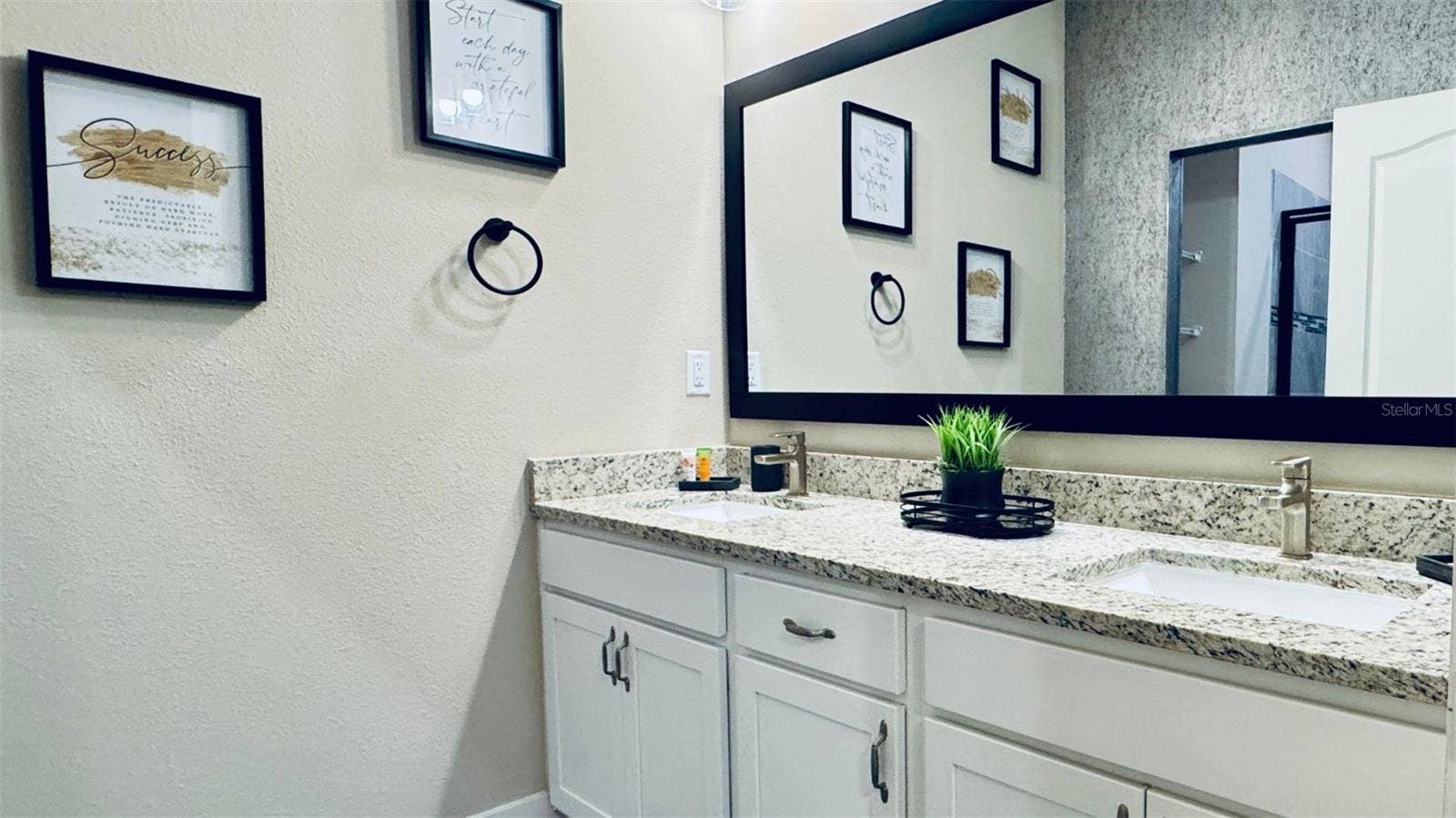 7958 HAVERHILL WAY, Kissimmee, FL 34747 Well-appointed bathroom with modern finishes and ample storage.
