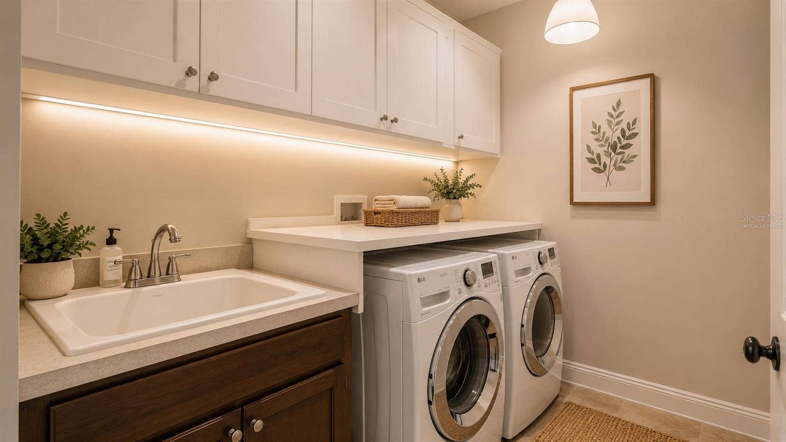 8724 PEACHTREE PARK COURT, Windermere, FL 34786 Virtually Staged