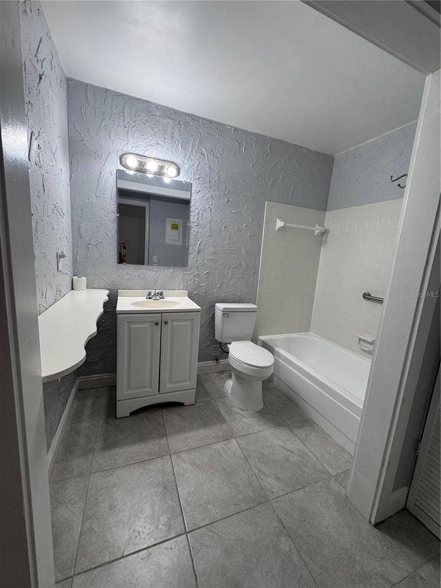 100 EL CAMINO DRIVE, #111, Winter Haven, FL 33884 Bathroom