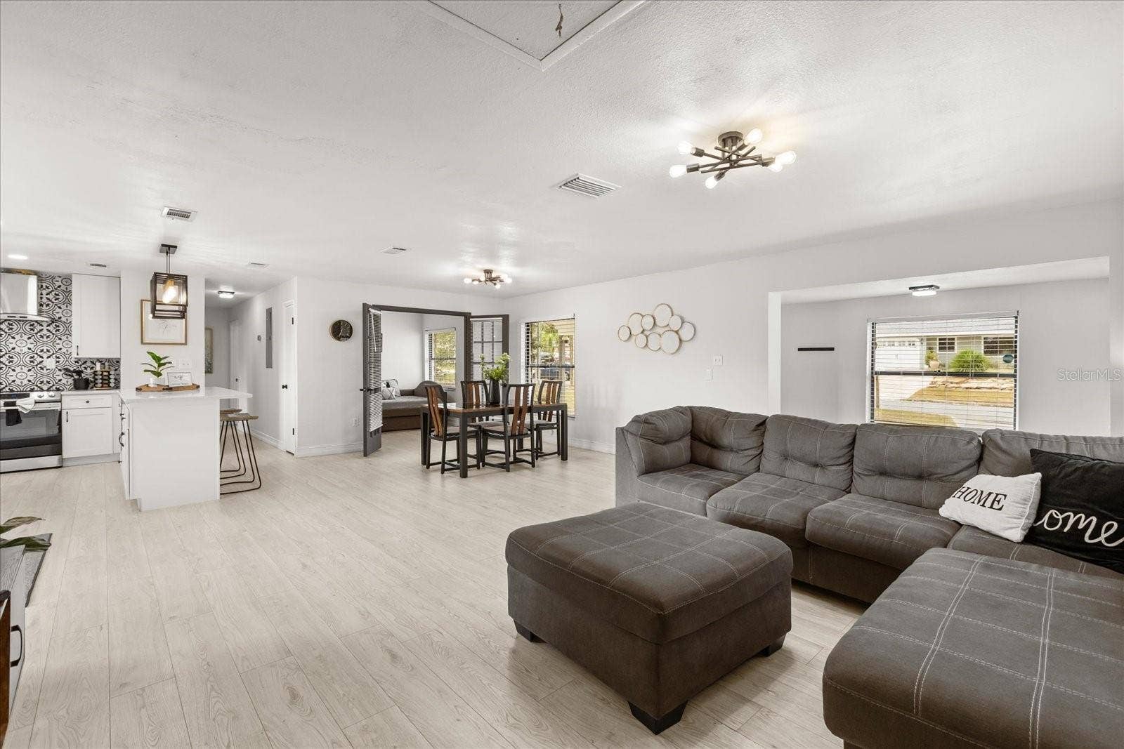5127 GLASGOW AVENUE, Orlando, FL 32819 5127 GLASGOW AVENUE, Orlando, FL 32819