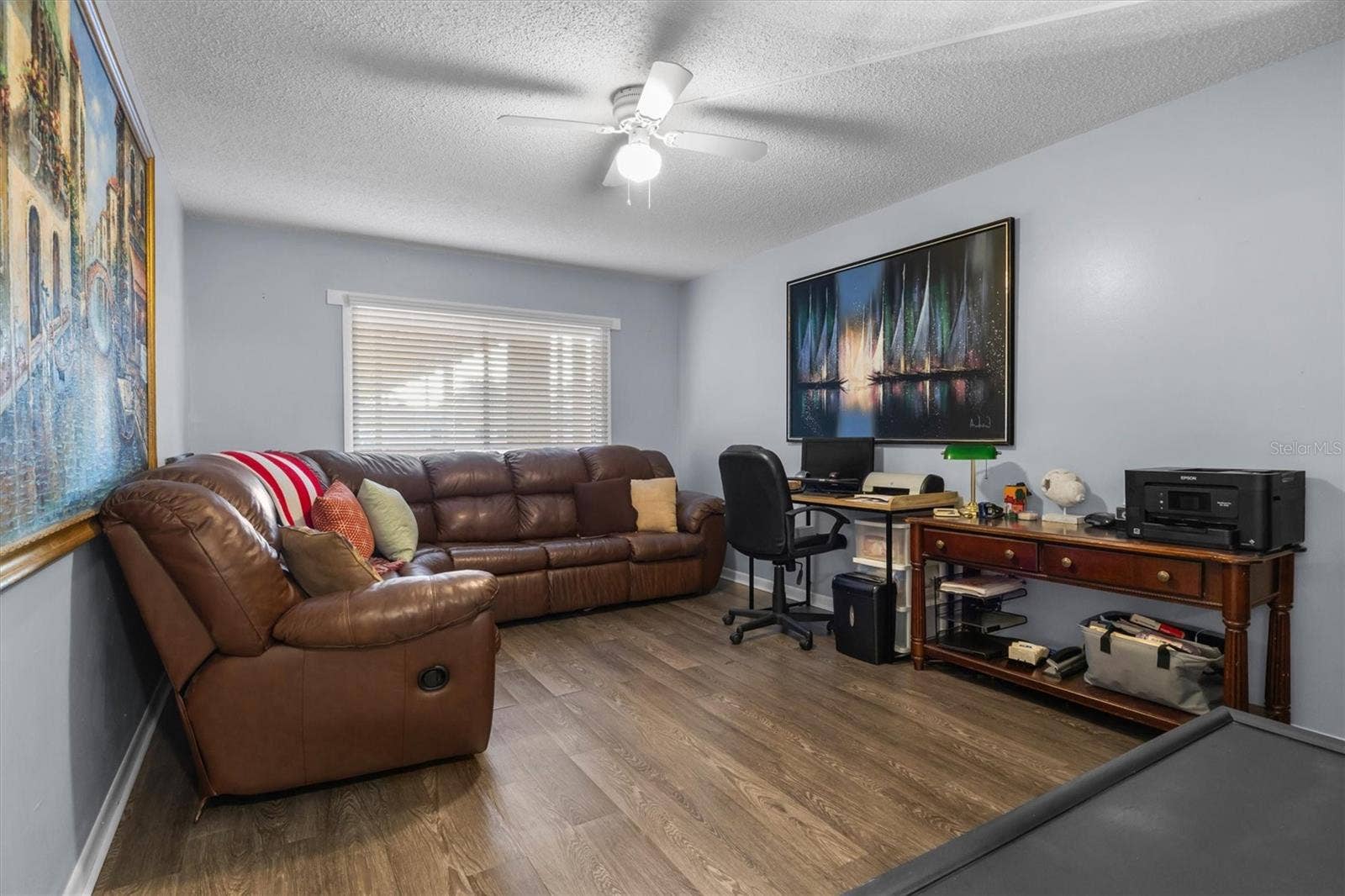 Guest bedroom 2/ office