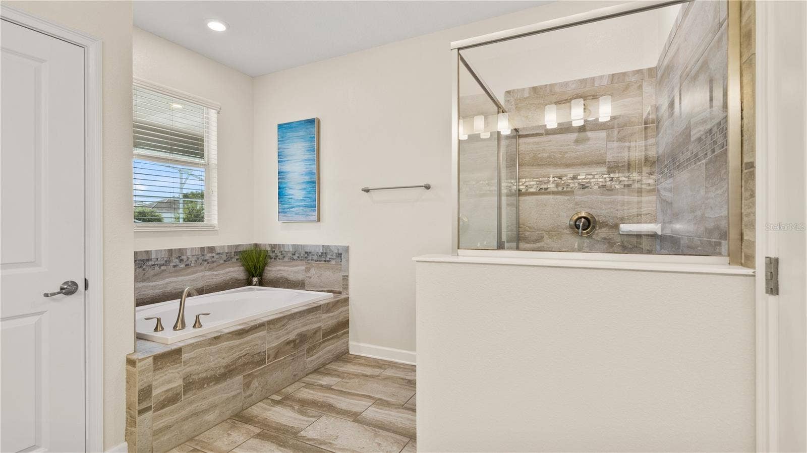 9098 HAZARD STREET, Davenport, FL 33896 BATHROOM OF ENSUITE