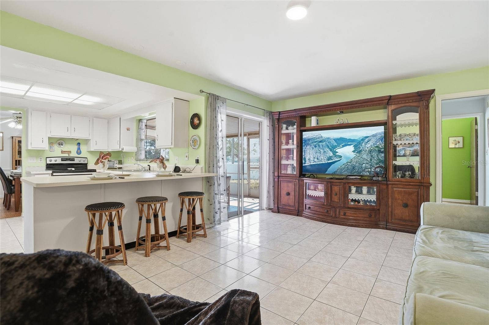 7002 CRESTLAKE DRIVE, Orlando, FL 32819 7002 CRESTLAKE DRIVE, Orlando, FL 32819