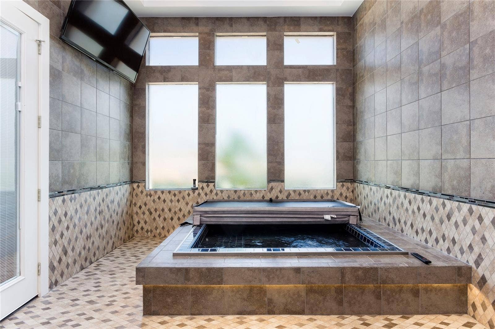 905 GOLDEN BEAR DRIVE, Reunion, FL 34747 Indoor Spa