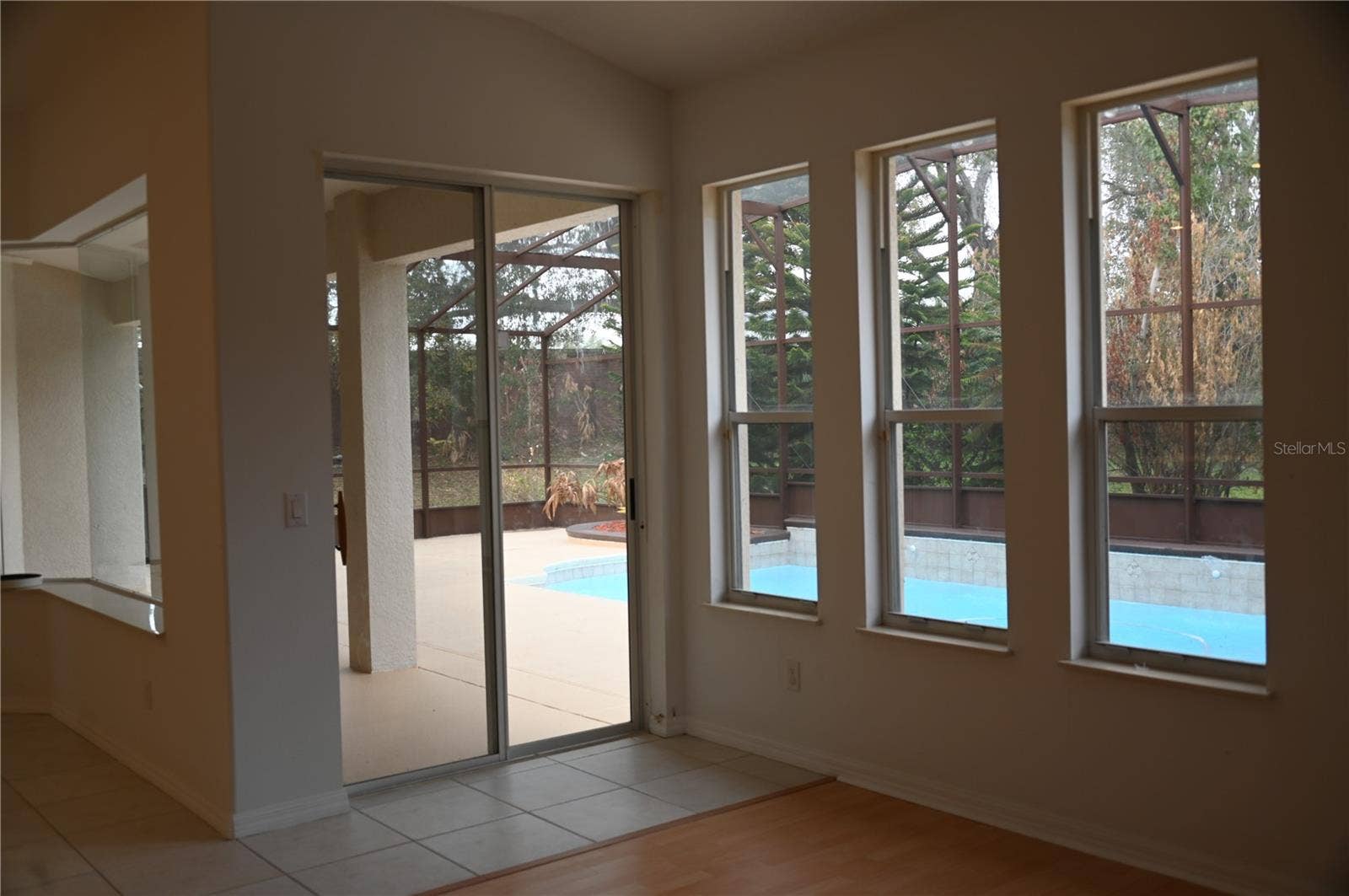 8800 OAK LANDINGS COURT, Orlando, FL 32836 Living room access to the pool area