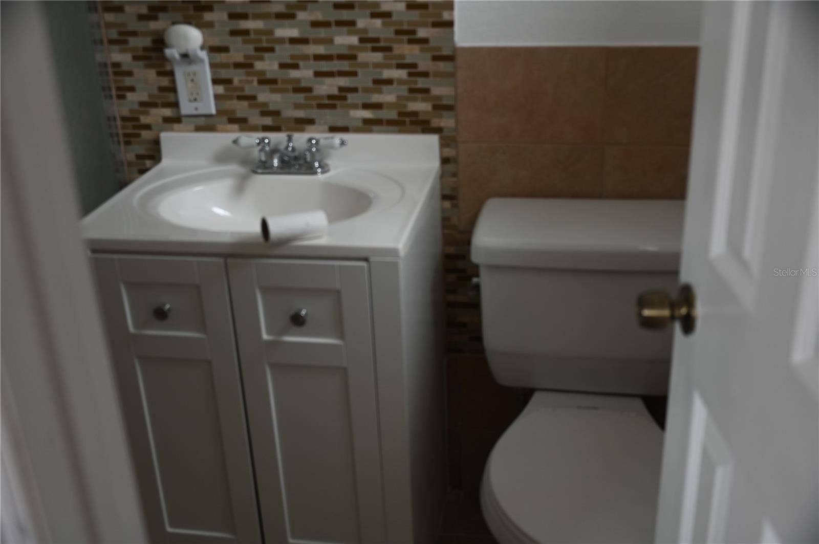 8800 OAK LANDINGS COURT, Orlando, FL 32836 Bonus room bathroom