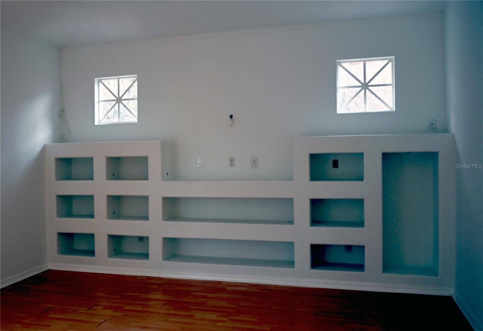 8800 OAK LANDINGS COURT, Orlando, FL 32836 Living room wall shelves
