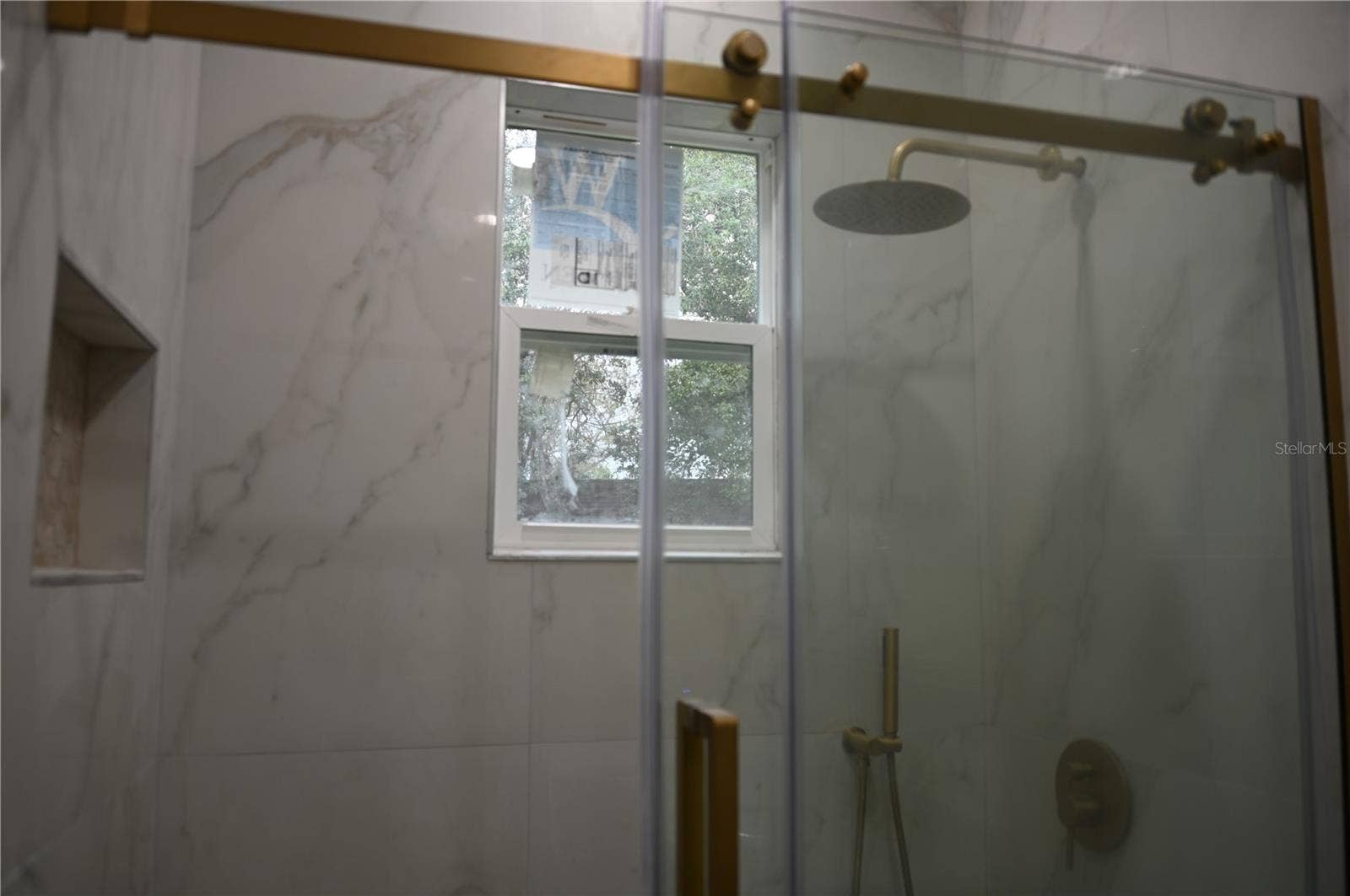 8800 OAK LANDINGS COURT, Orlando, FL 32836 2nd bathroom shower door