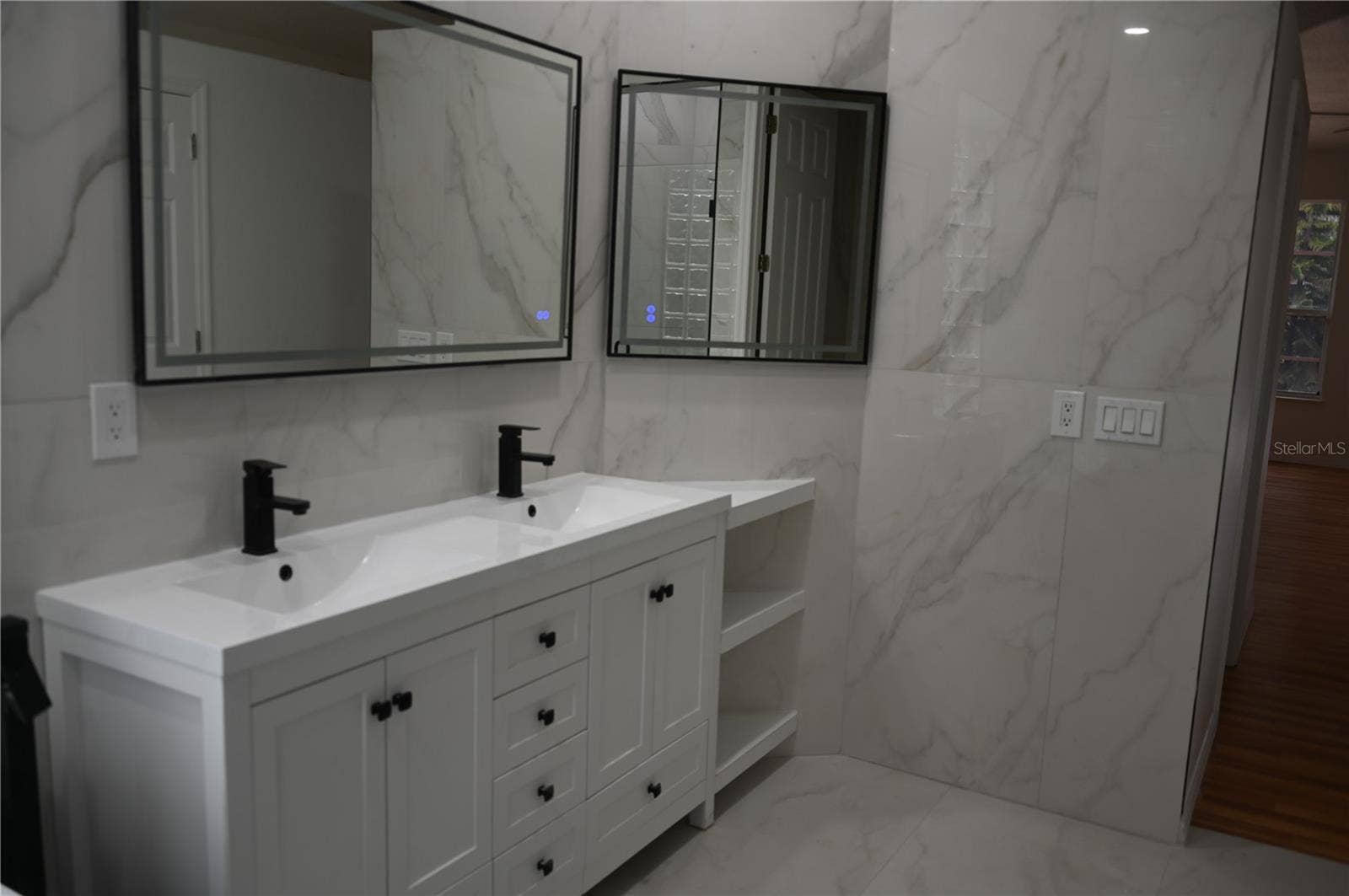 8800 OAK LANDINGS COURT, Orlando, FL 32836 Master bathroom