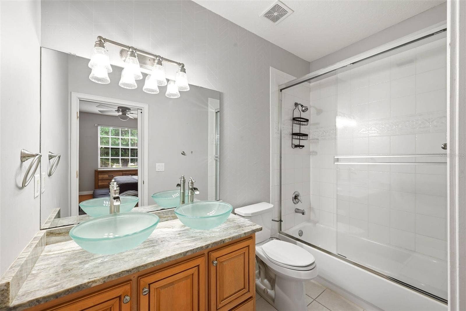 9119 BALMORAL MEWS SQ, Windermere, FL 34786 2nd bedroom bathroom