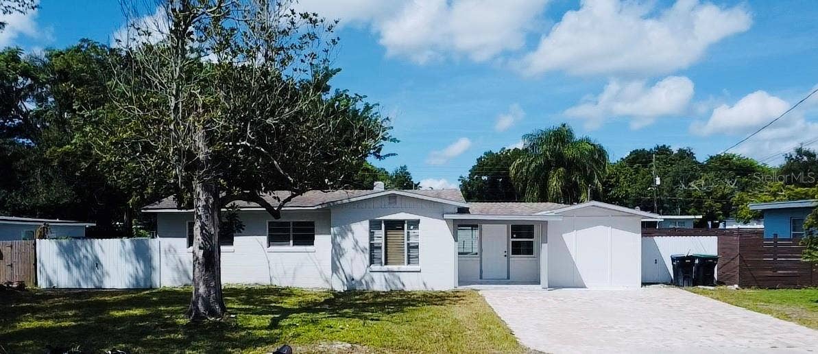 136 LYNBROOK DRIVE, Orlando, FL 32807 Front
