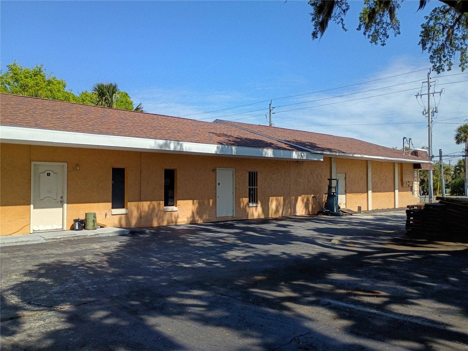 5110 S RIDGEWOOD AVENUE, Port Orange, FL 32127 This would make a great place to repair boats & trailers