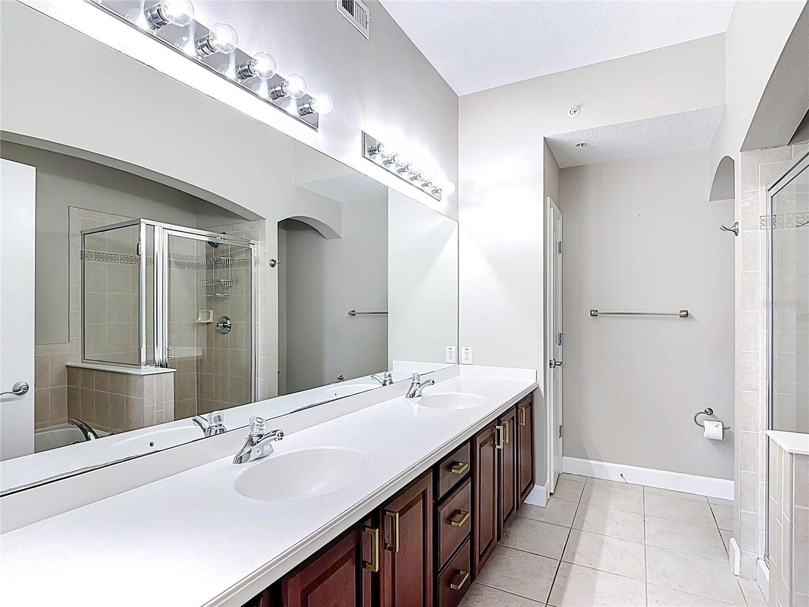 1231 WRIGHT CIR, #308, Celebration, FL 34747 Owner's Bathroom