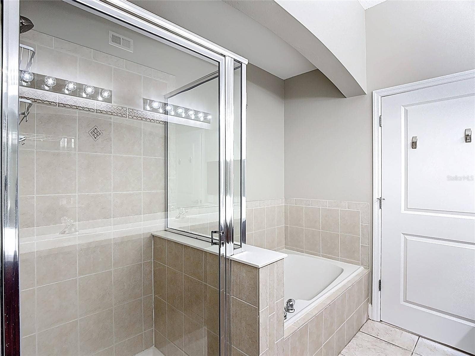 1231 WRIGHT CIR, #308, Celebration, FL 34747 Owner's Bathroom with Soaking Tub