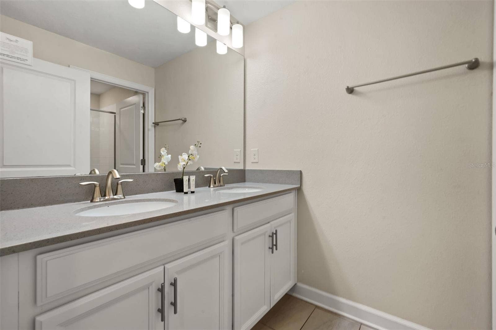 374 OCEAN COURSE AVENUE, Davenport, FL 33896 Guest Bath #2.