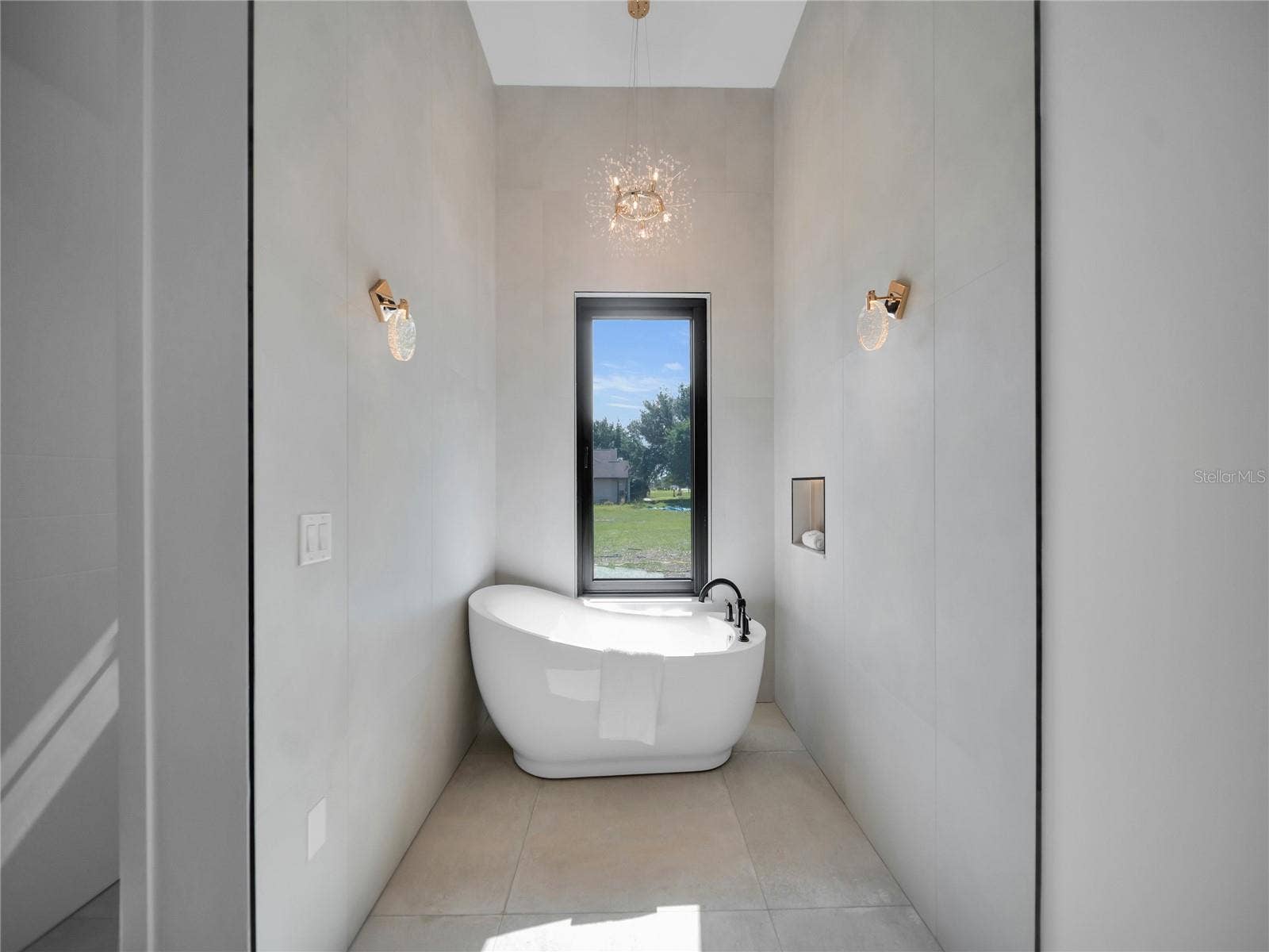 11241 OSWALT ROAD, Clermont, FL 34711 Freestanding soaking tub