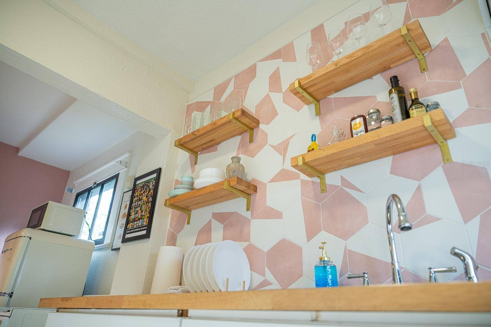 310 E ANDERSON STREET, Orlando, FL 32801 Kitchenette