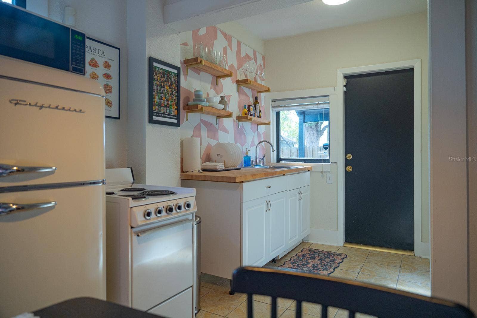 310 E ANDERSON STREET, Orlando, FL 32801 Kitchenette