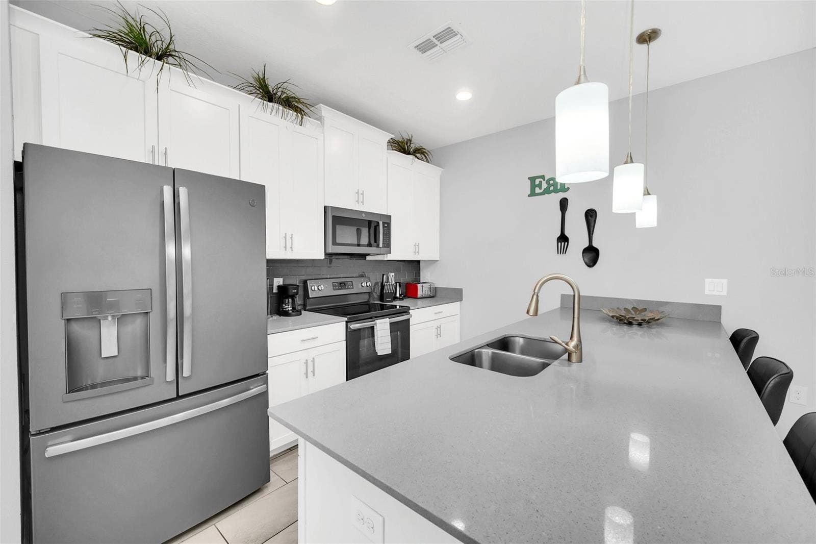 9017 DOGLEG DRIVE, Davenport, FL 33896 9017 DOGLEG DRIVE, Davenport, FL 33896