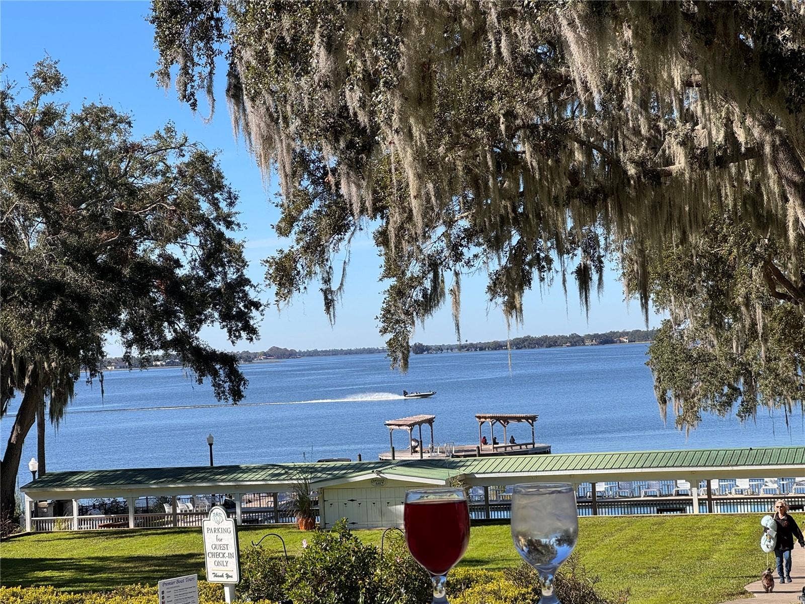 3654 HIDDEN RIVER LANE, Tavares, FL 32778 Lakeside Inn, Mt Dora overlooking beautiful Lake Dora - get here by boat!