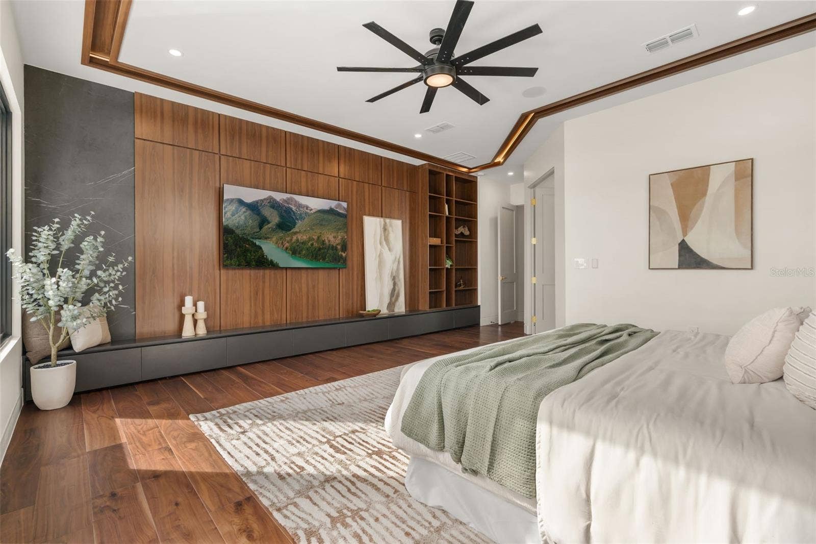 9117 BAY POINT DRIVE, Orlando, FL 32819 Custom cabinetry