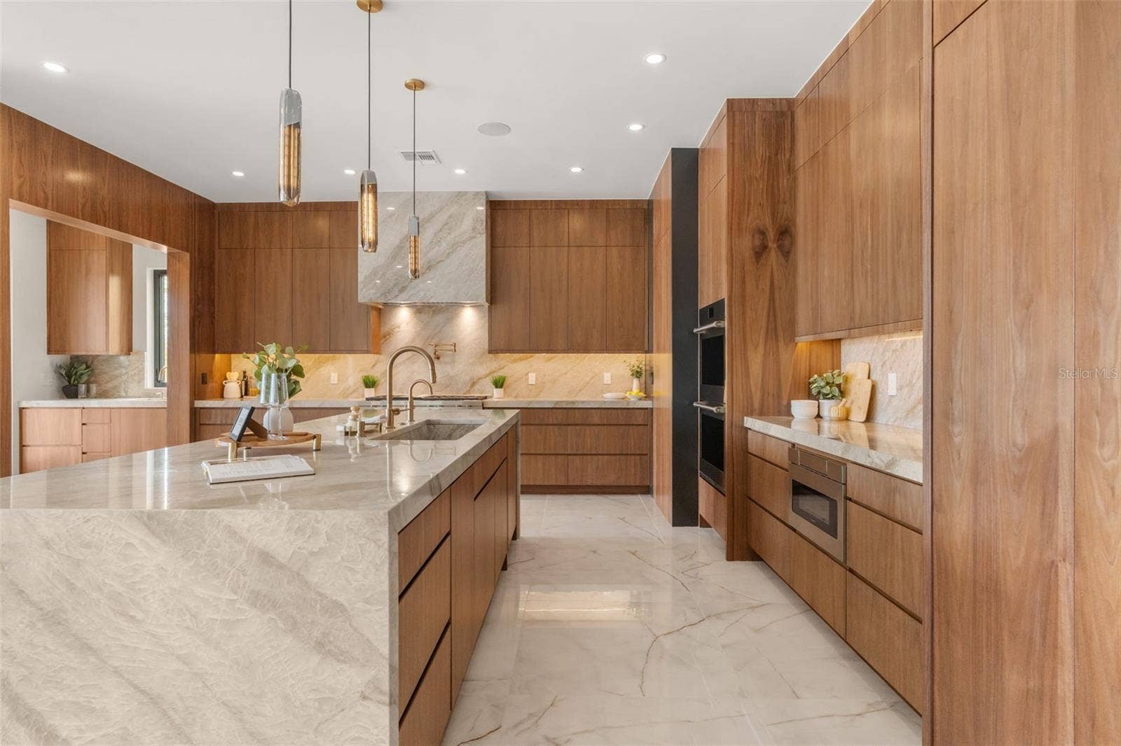 9117 BAY POINT DRIVE, Orlando, FL 32819 High end applicances including Wolf and Sub Zero
