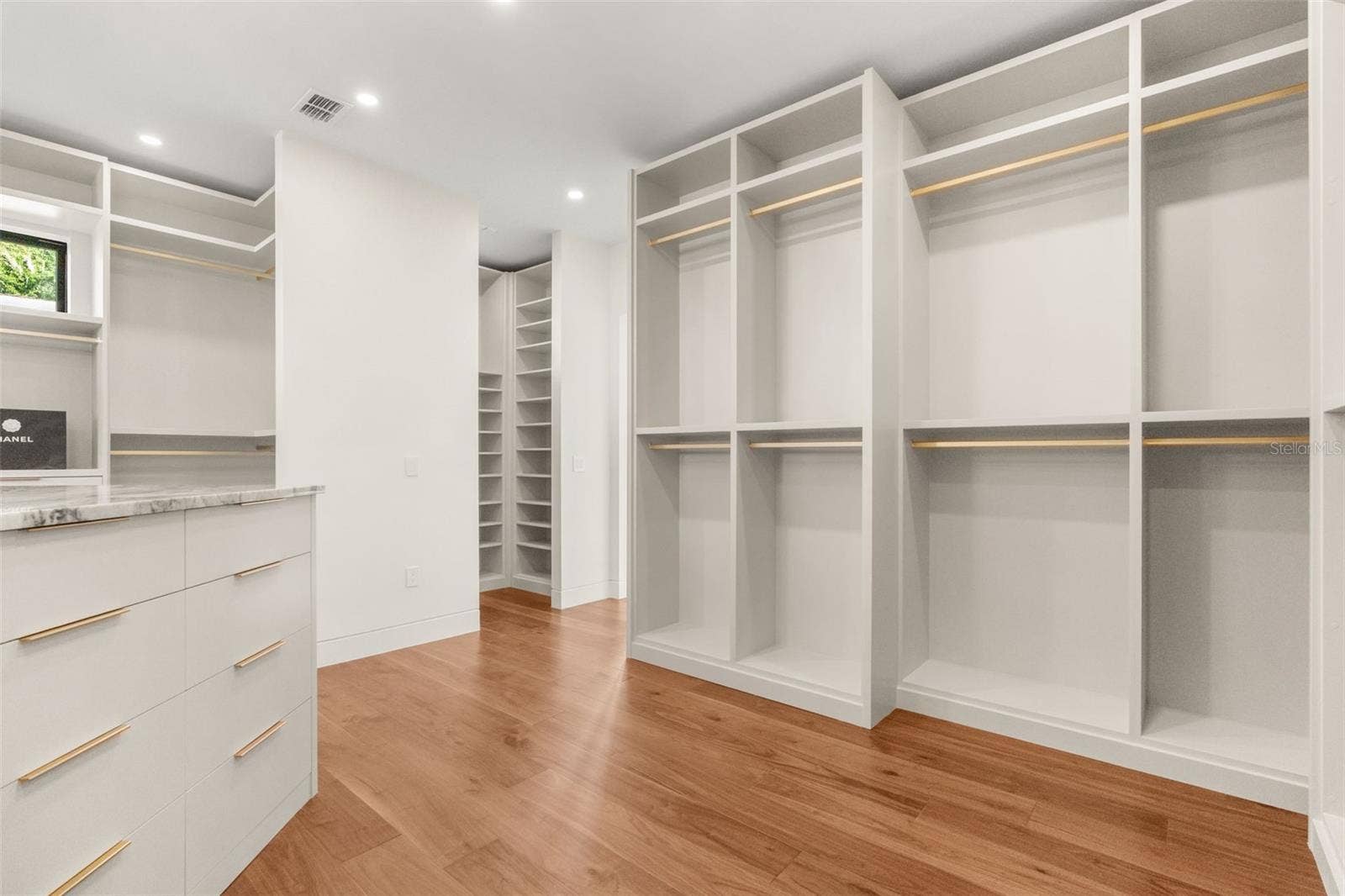 9117 BAY POINT DRIVE, Orlando, FL 32819 Separate shoe closet