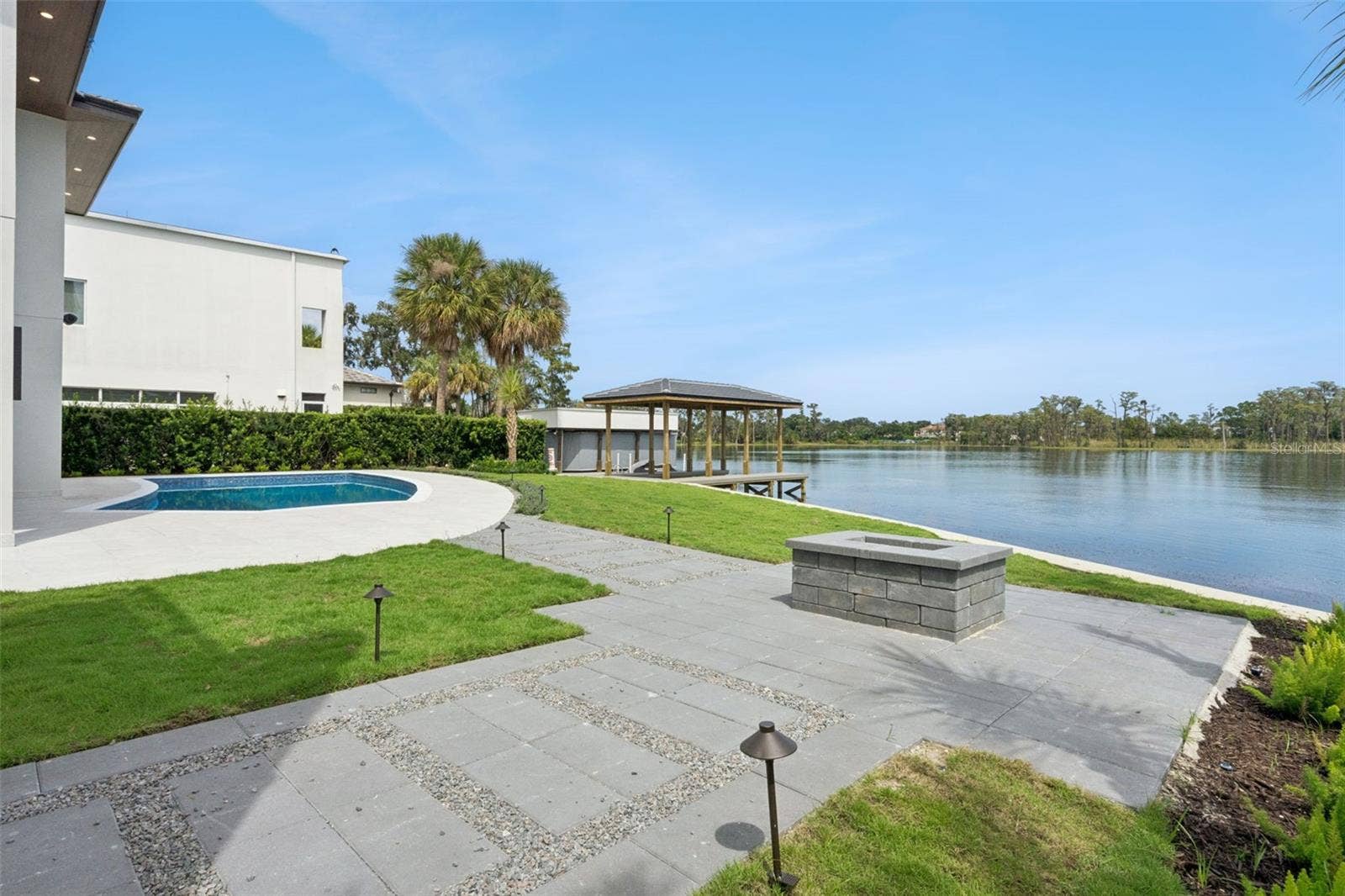 9117 BAY POINT DRIVE, Orlando, FL 32819 Fire pit