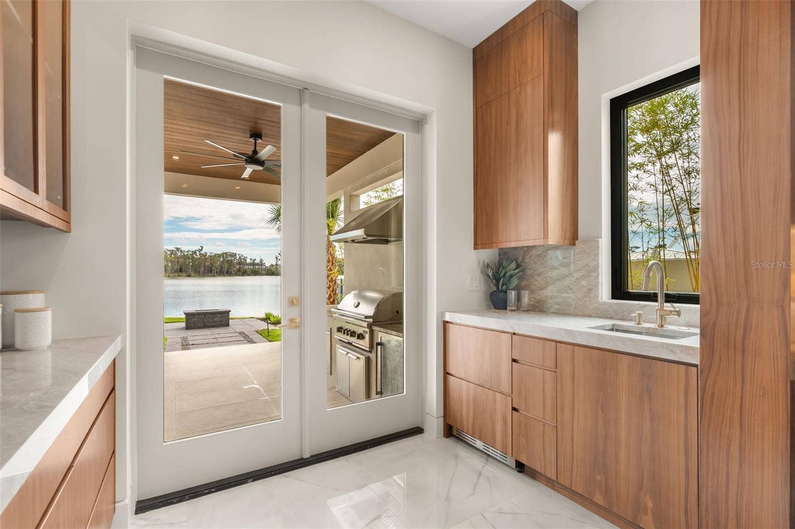 9117 BAY POINT DRIVE, Orlando, FL 32819 Butlers Pantry