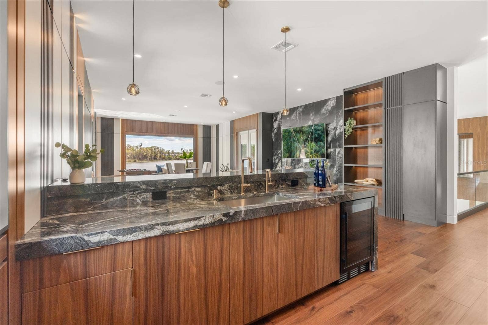 9117 BAY POINT DRIVE, Orlando, FL 32819 Bar includes mini fridge and dishwasher