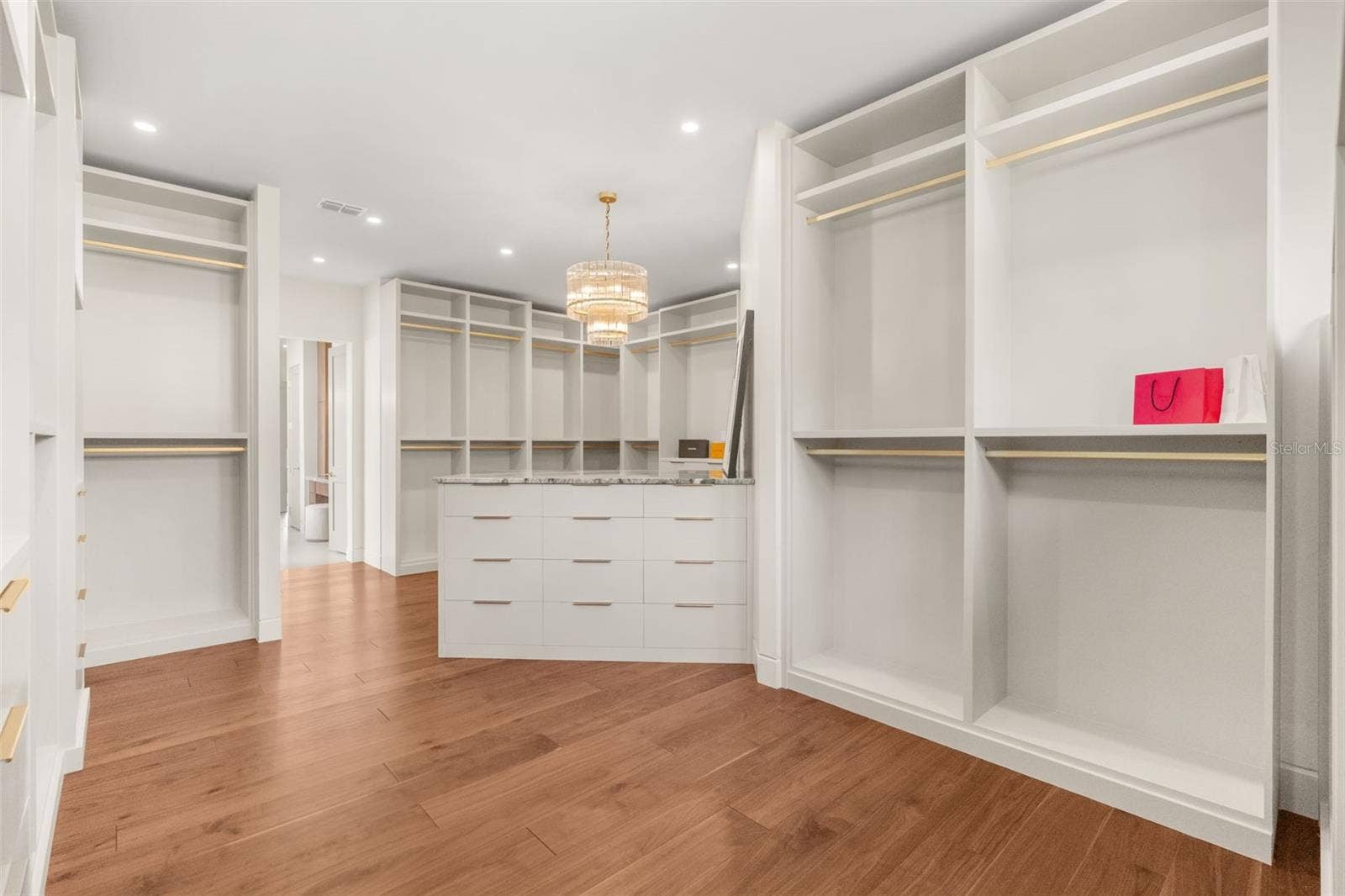9117 BAY POINT DRIVE, Orlando, FL 32819 Custom maplewood cabinetry