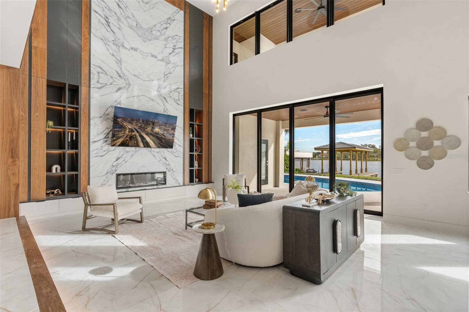 9117 BAY POINT DRIVE, Orlando, FL 32819 High end finishes throughout the property including porcelain tiles and feature walls