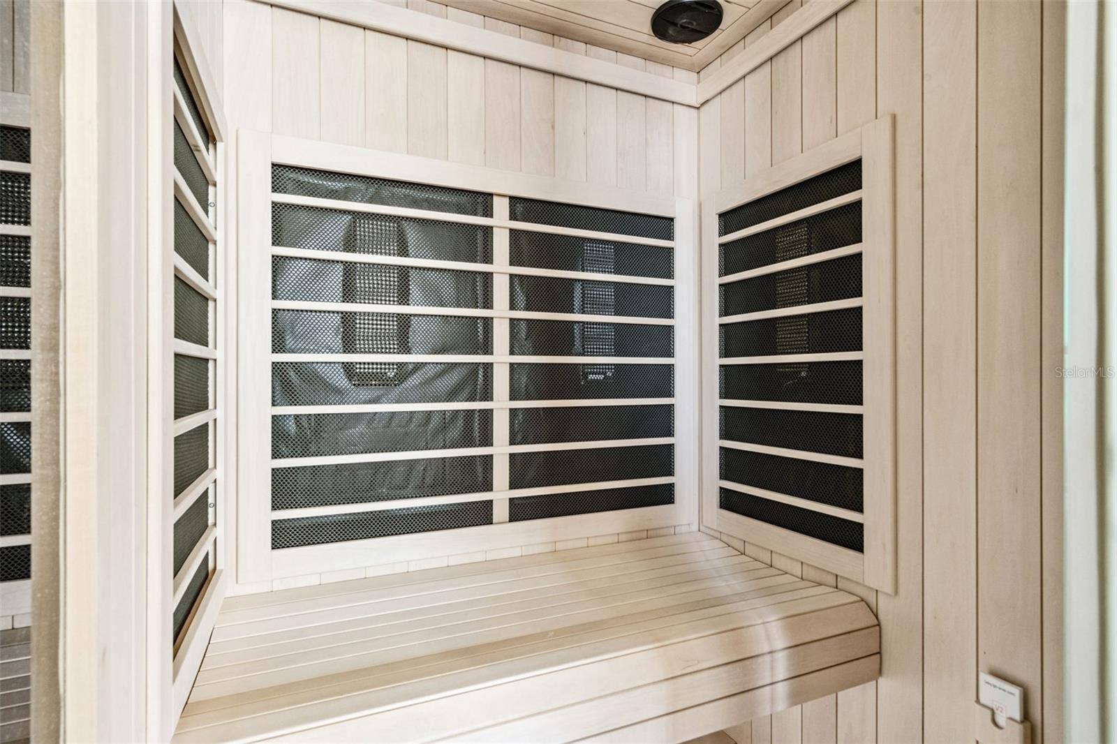 9117 BAY POINT DRIVE, Orlando, FL 32819 Infrared Sauna