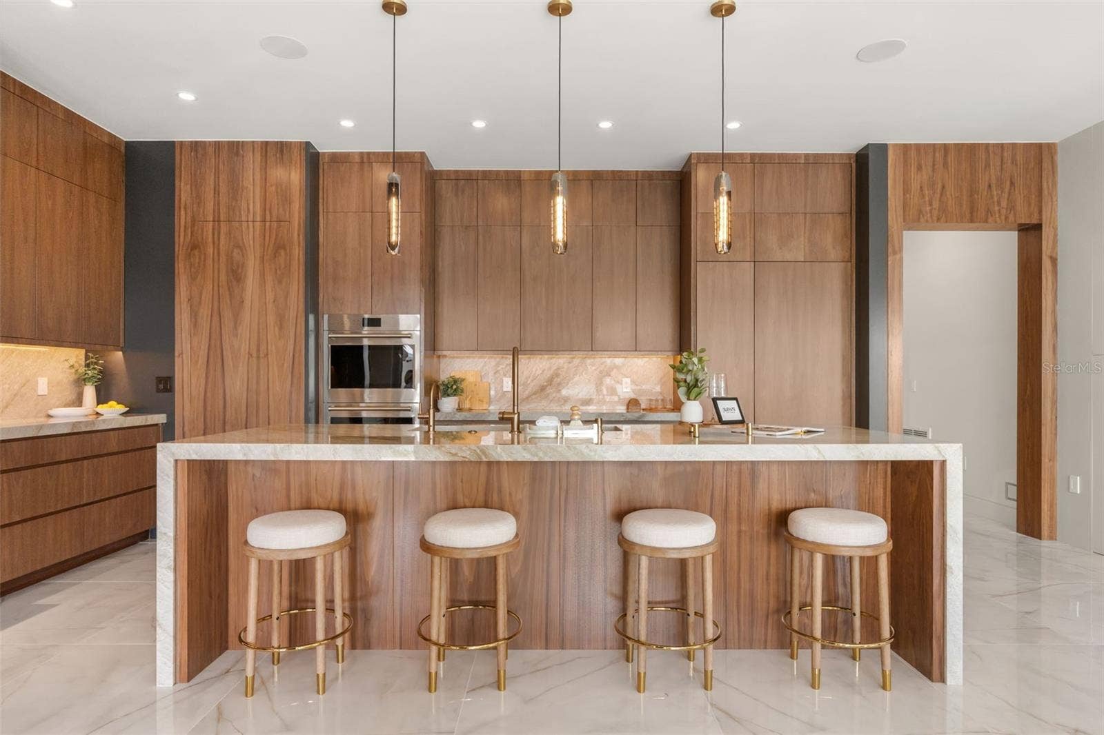 9117 BAY POINT DRIVE, Orlando, FL 32819 Bespoke lights throughout the property