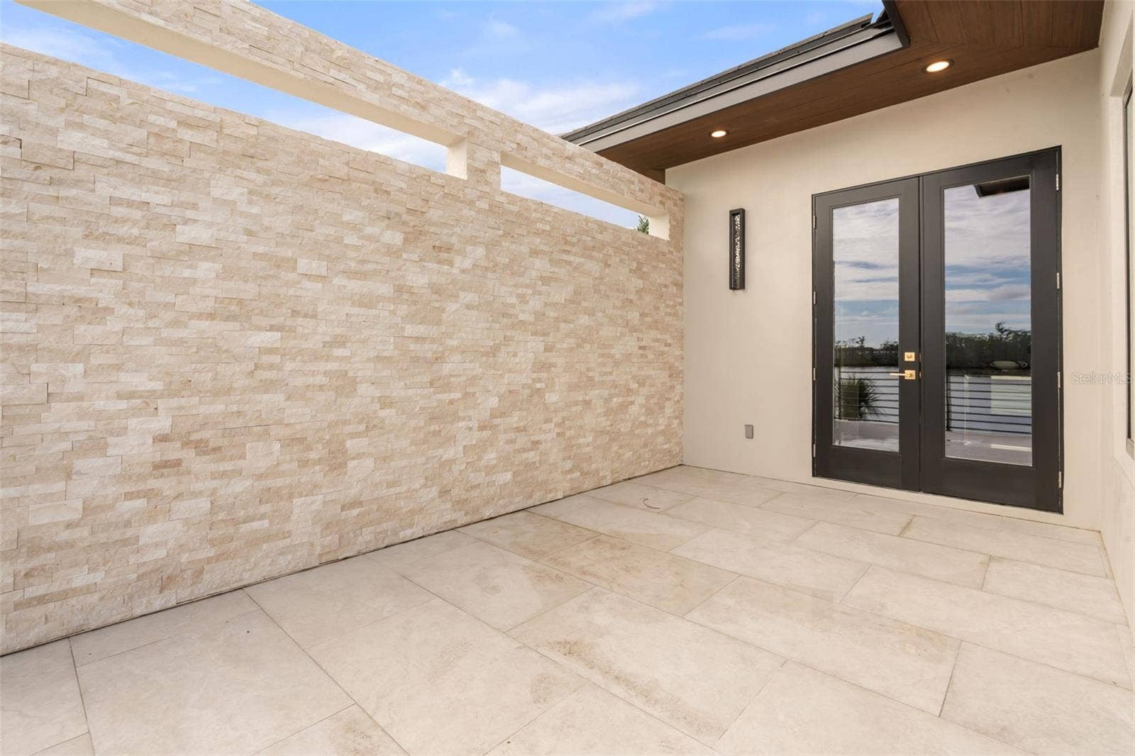 9117 BAY POINT DRIVE, Orlando, FL 32819 9117 BAY POINT DRIVE, Orlando, FL 32819