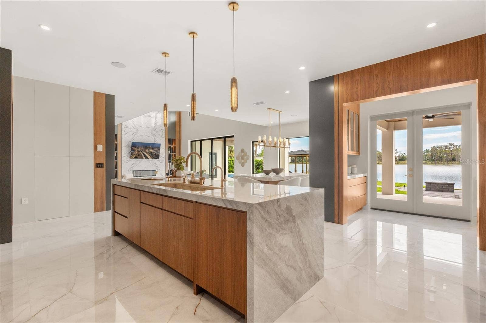 9117 BAY POINT DRIVE, Orlando, FL 32819 Access from the Kitchen to the Outside Kitchen