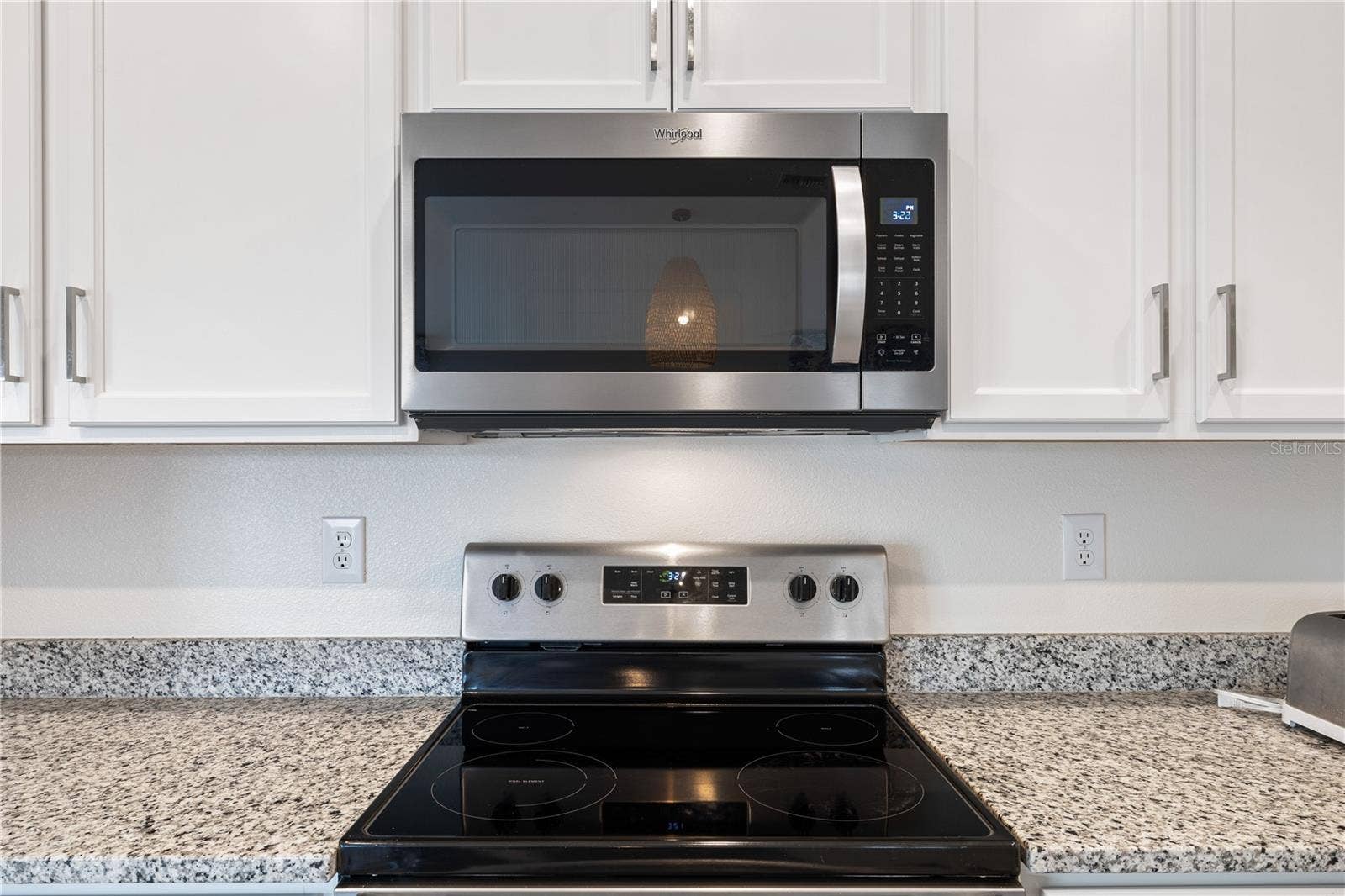 915 OVERPOOL AVENUE, Davenport, FL 33896 915 OVERPOOL AVENUE, Davenport, FL 33896