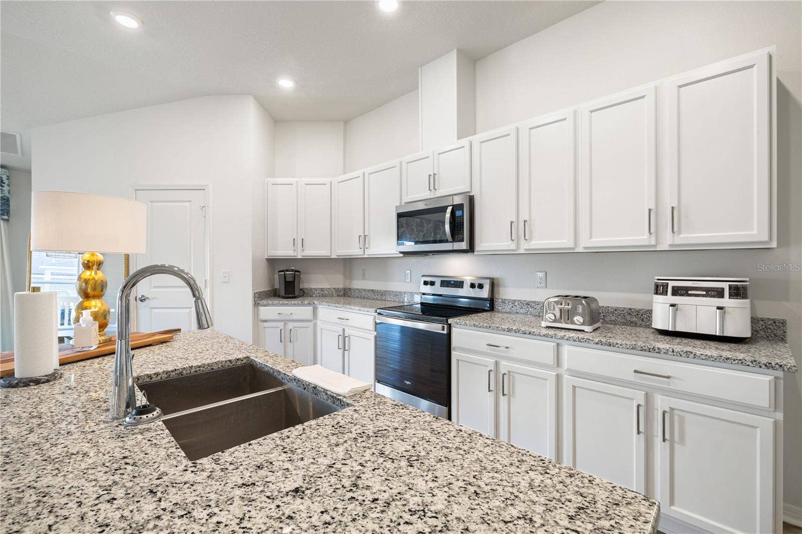 915 OVERPOOL AVENUE, Davenport, FL 33896 915 OVERPOOL AVENUE, Davenport, FL 33896