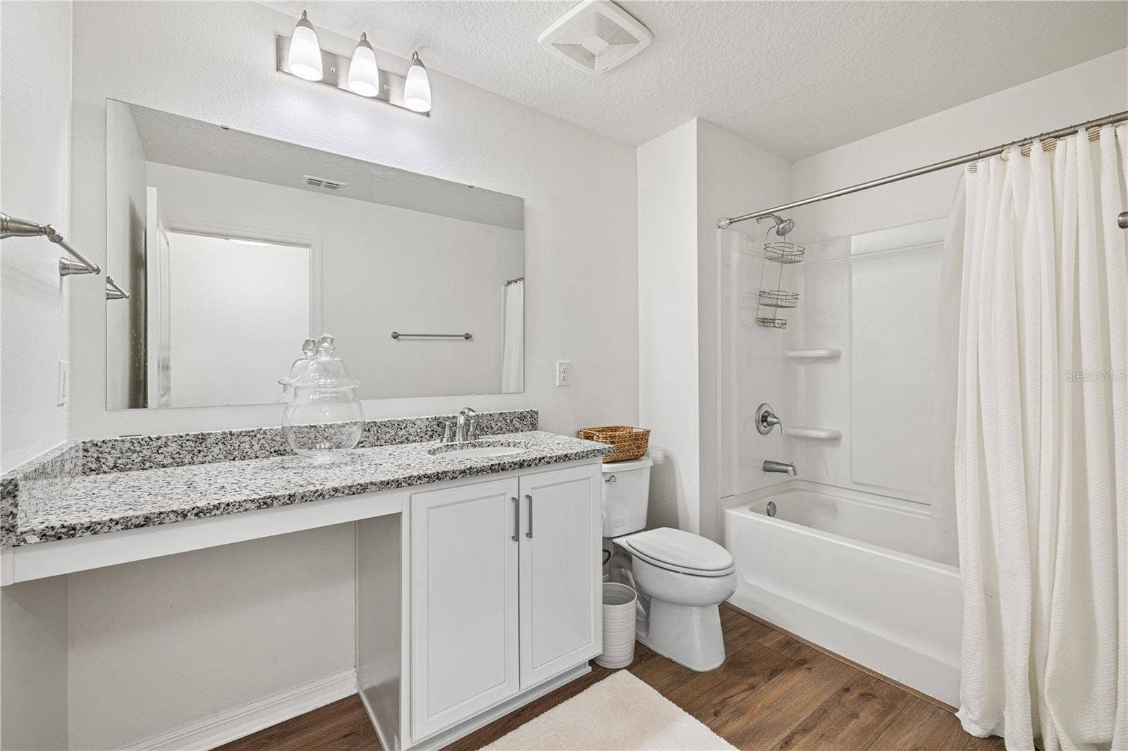 915 OVERPOOL AVENUE, Davenport, FL 33896 915 OVERPOOL AVENUE, Davenport, FL 33896