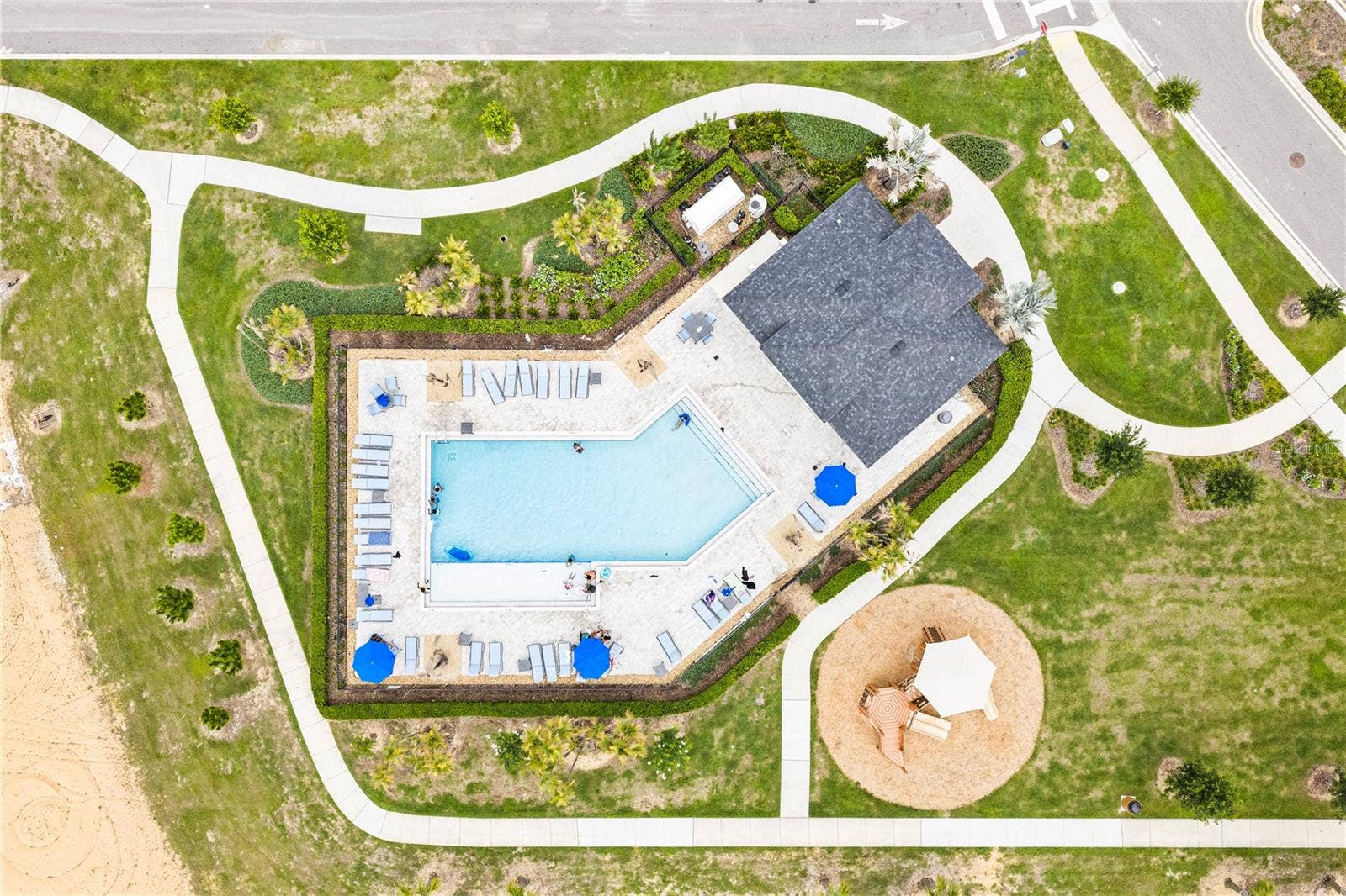 915 OVERPOOL AVENUE, Davenport, FL 33896 915 OVERPOOL AVENUE, Davenport, FL 33896