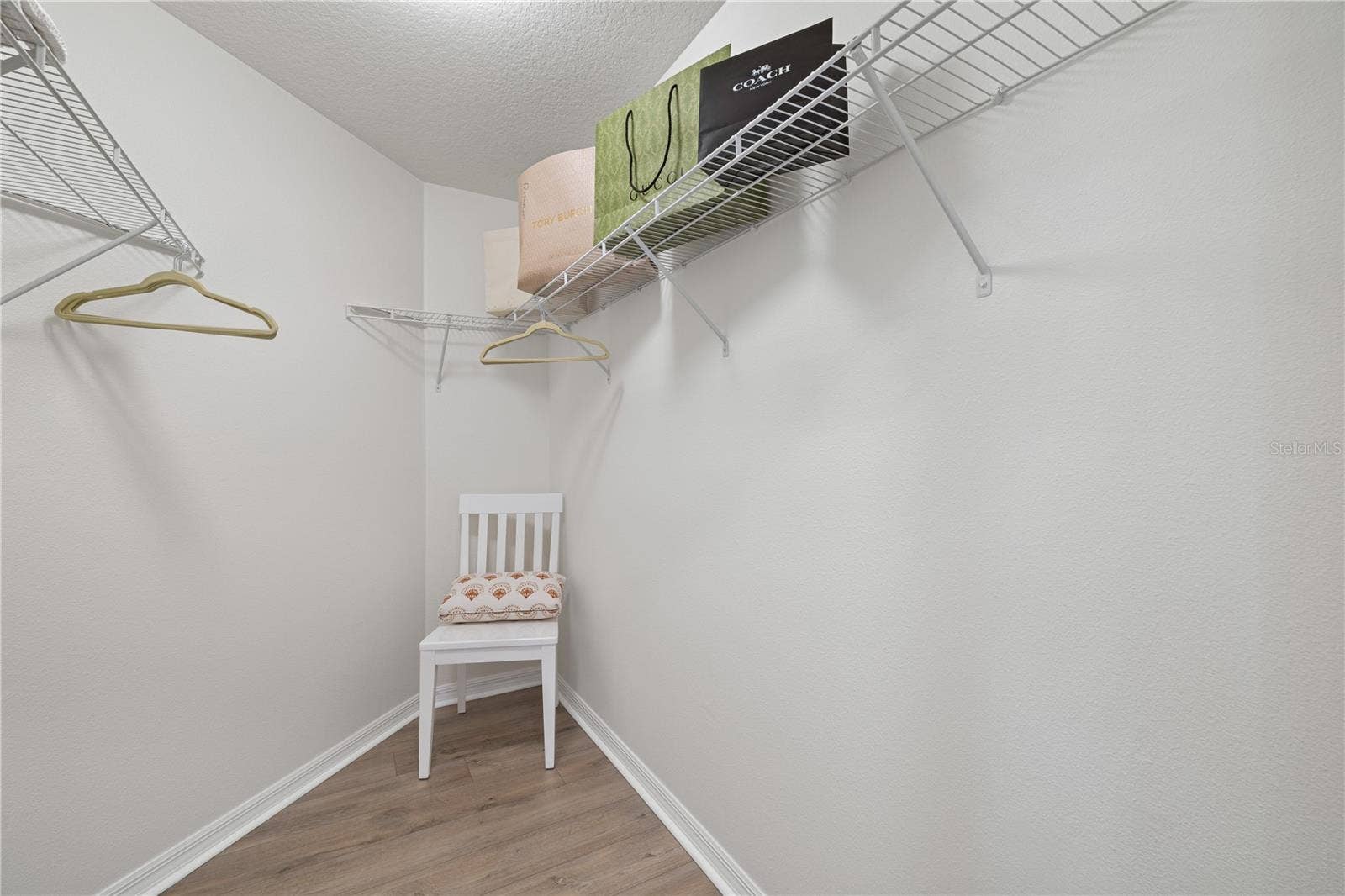 915 OVERPOOL AVENUE, Davenport, FL 33896 915 OVERPOOL AVENUE, Davenport, FL 33896