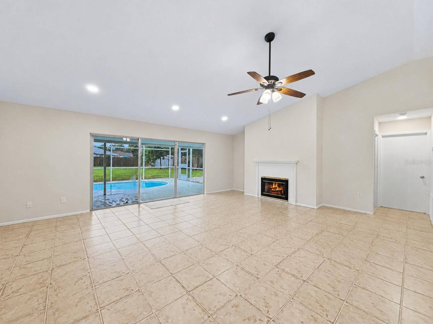 2658 CERAM AVENUE, Orlando, FL 32837 Living Room