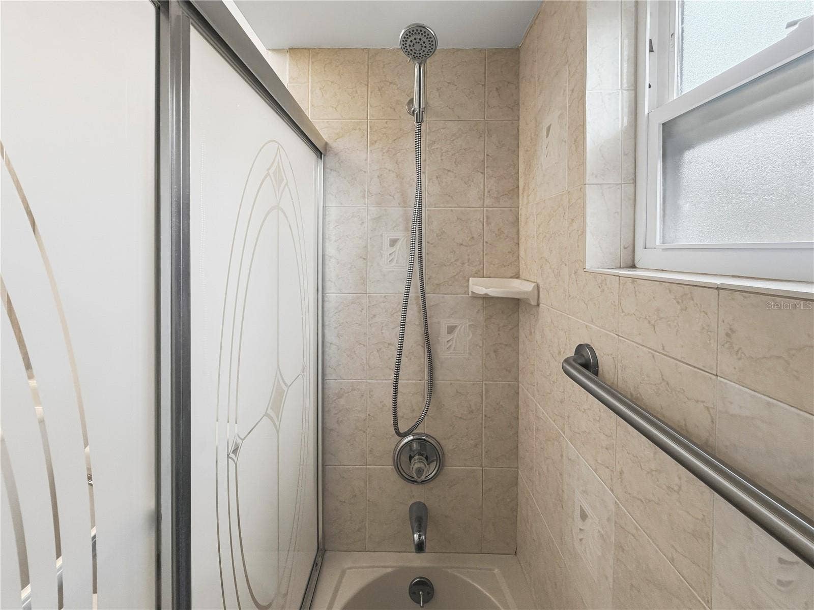 2658 CERAM AVENUE, Orlando, FL 32837 Shared Family Bathroom