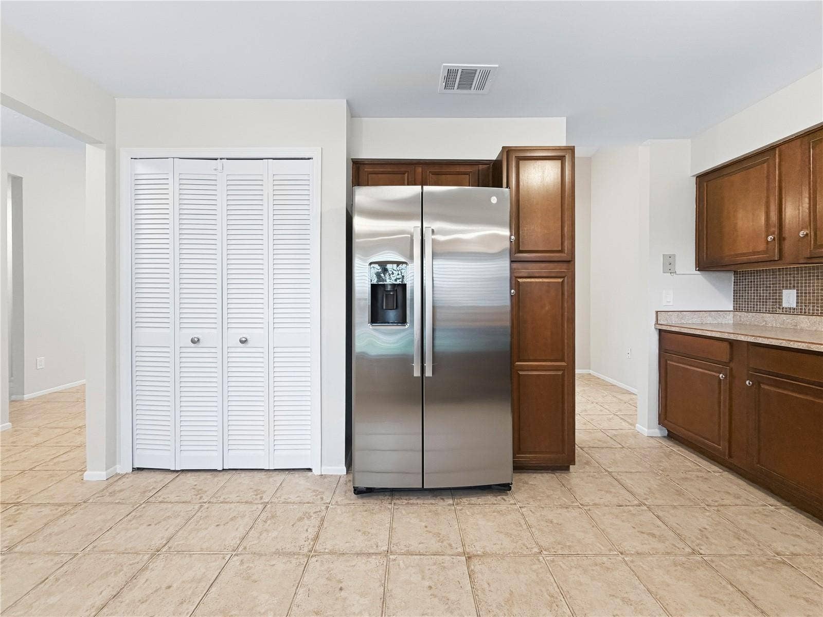 2658 CERAM AVENUE, Orlando, FL 32837 Kitchen