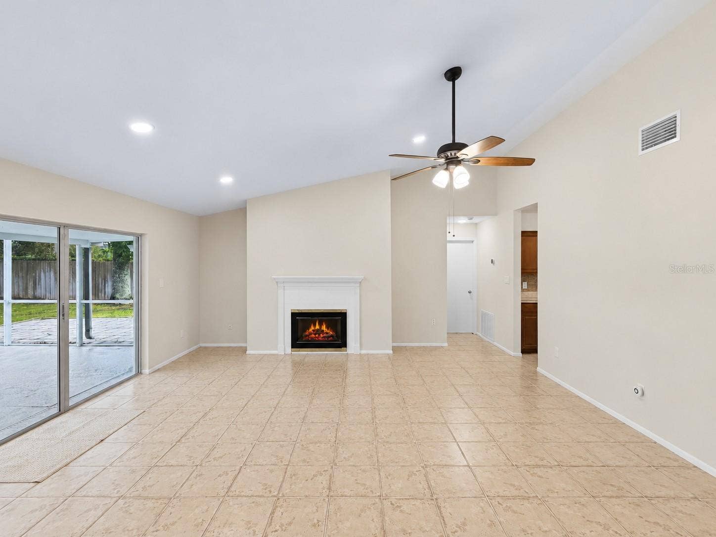 2658 CERAM AVENUE, Orlando, FL 32837 Living Room