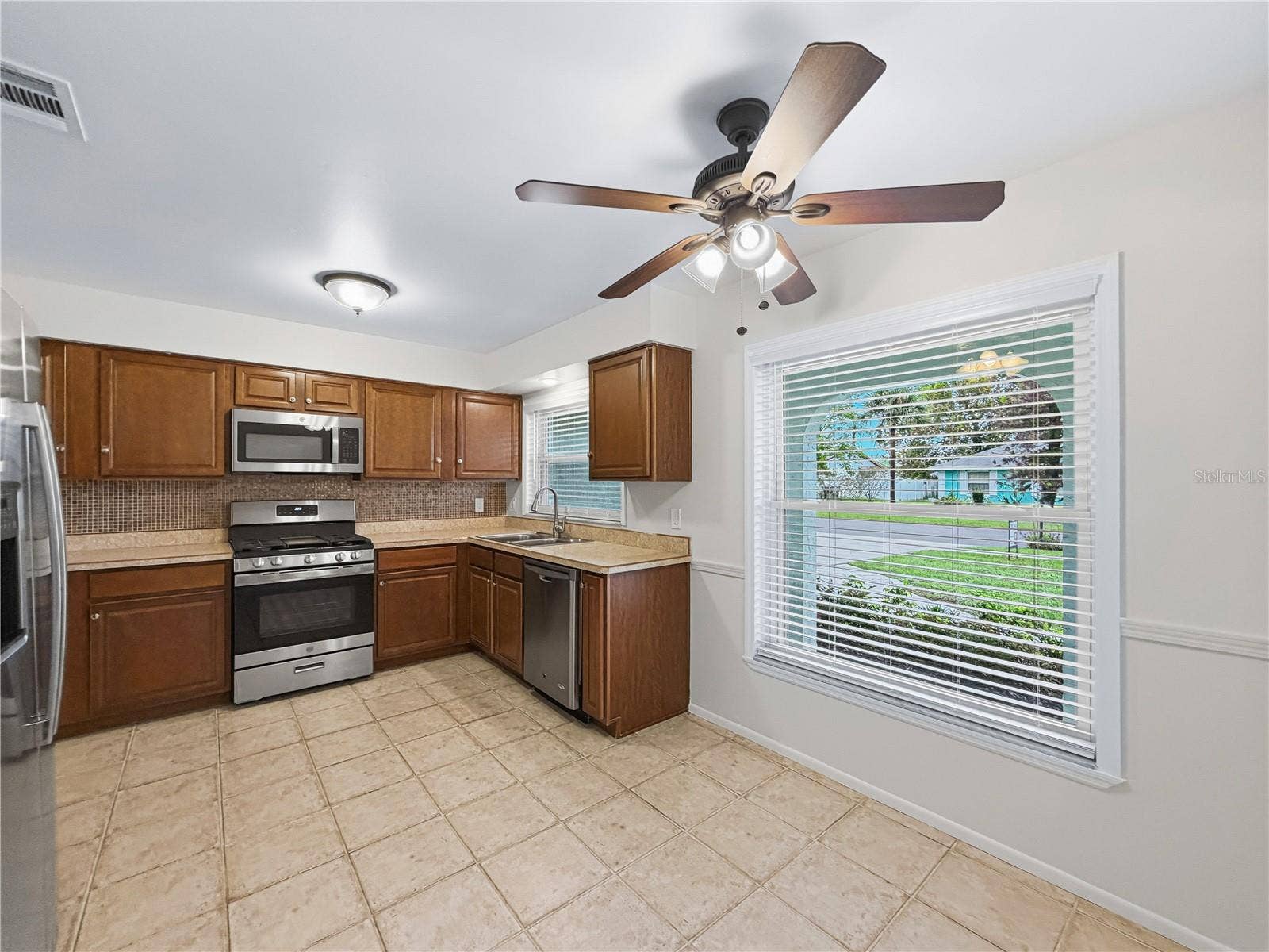 2658 CERAM AVENUE, Orlando, FL 32837 Kitchen