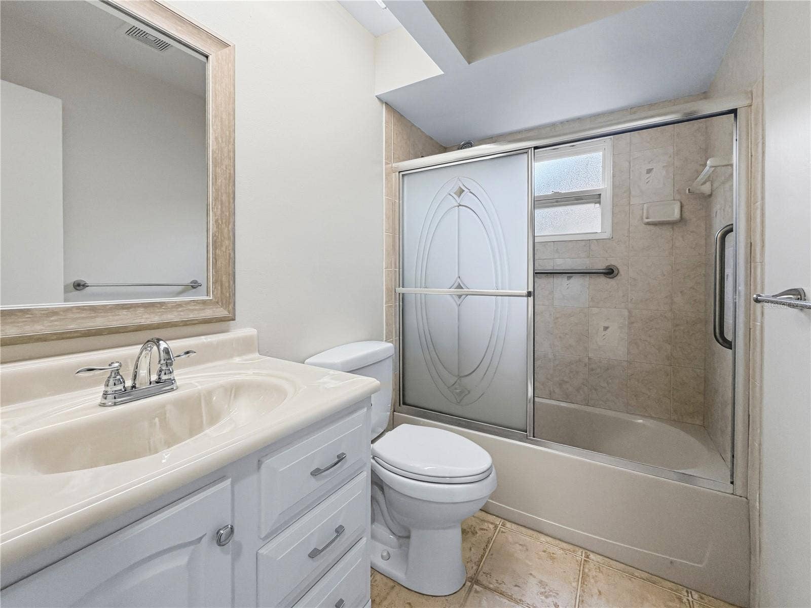 2658 CERAM AVENUE, Orlando, FL 32837 Shared Family Bathroom