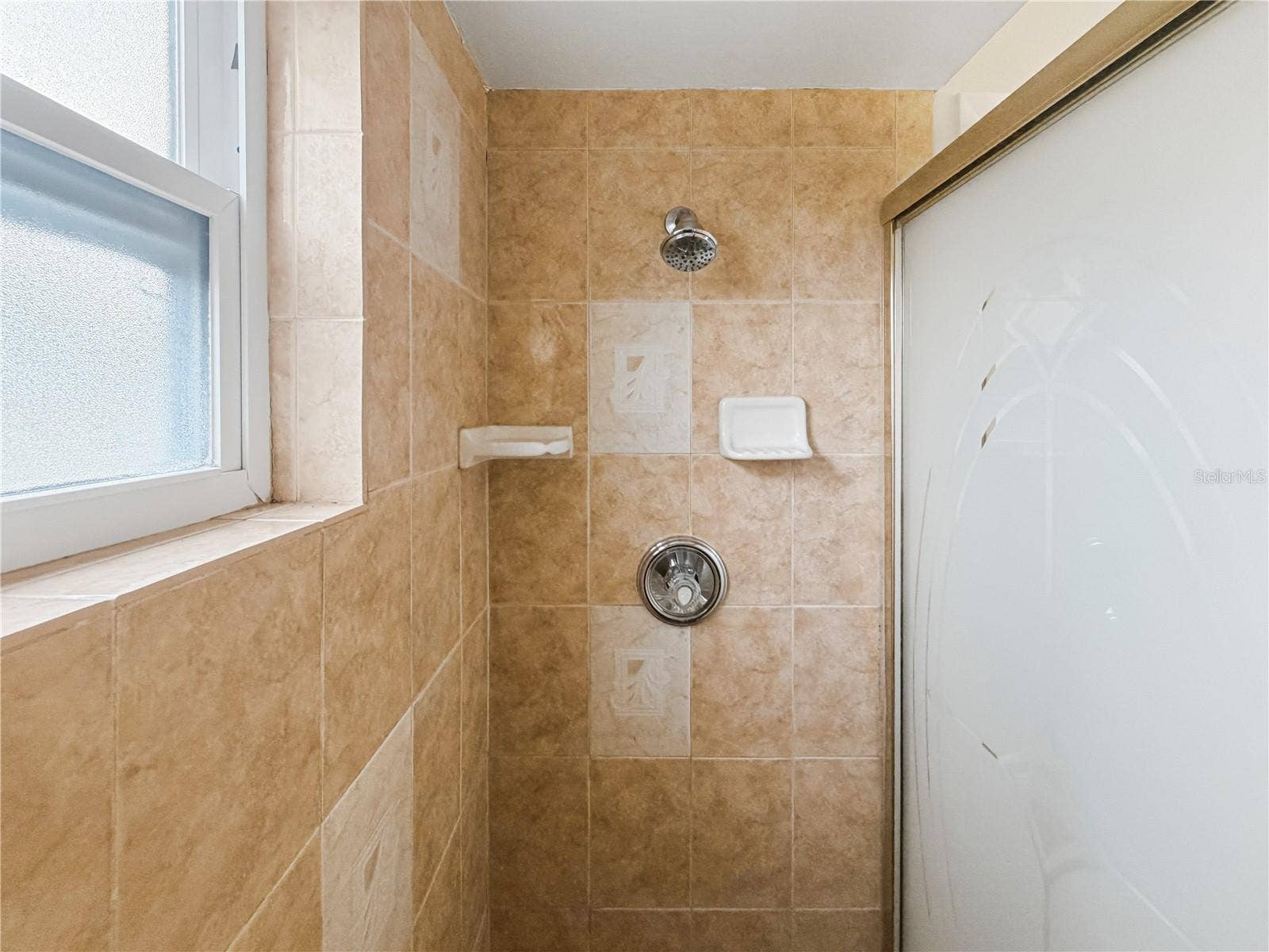 2658 CERAM AVENUE, Orlando, FL 32837 Master Bathroom