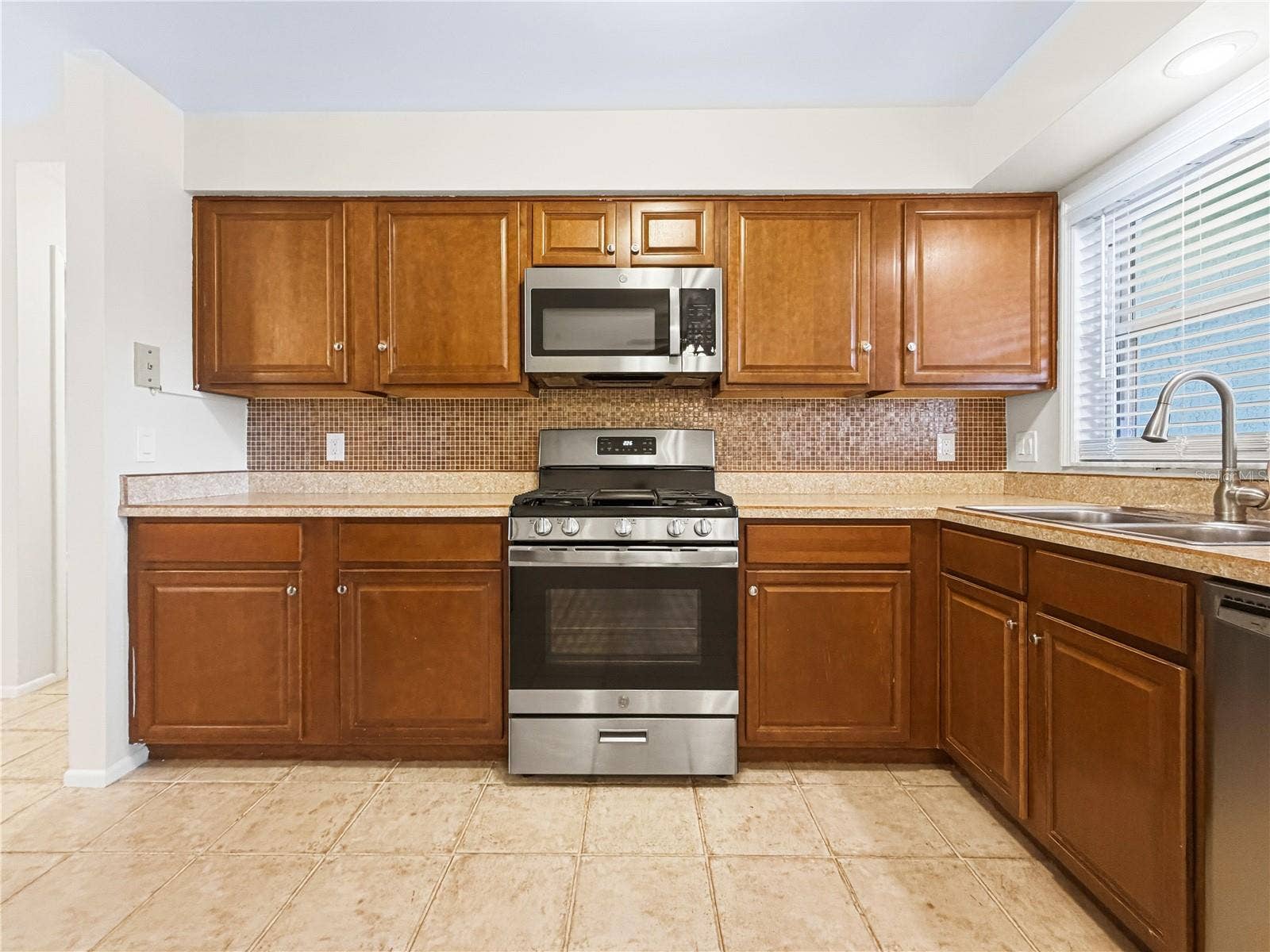 2658 CERAM AVENUE, Orlando, FL 32837 Kitchen